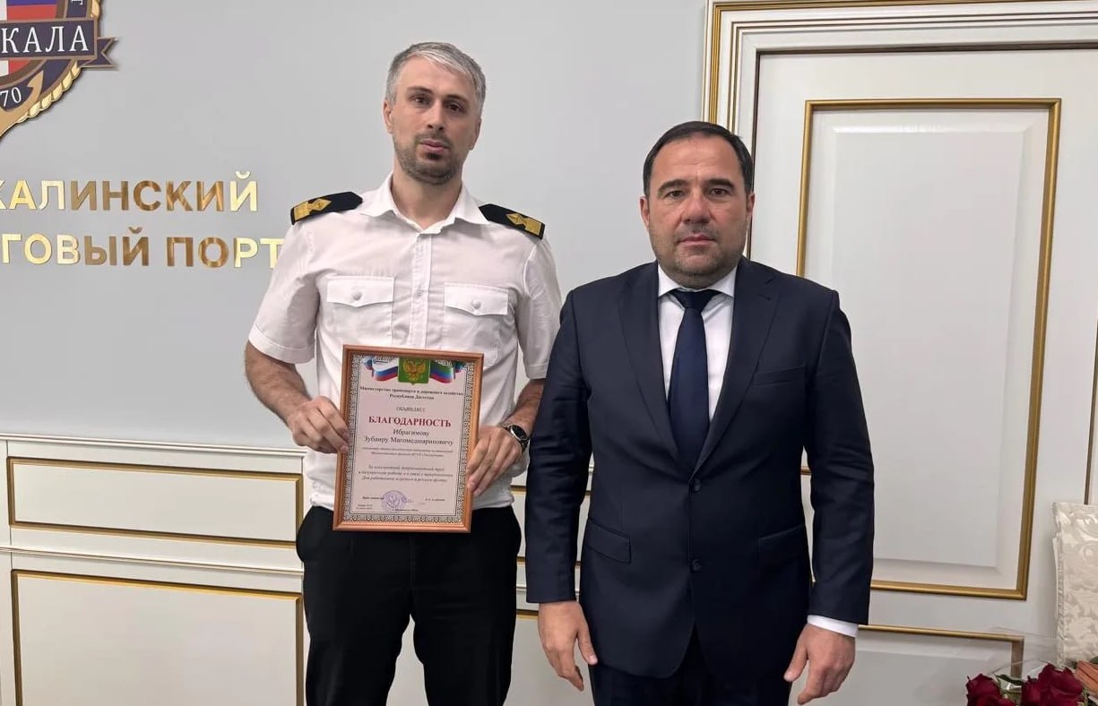В Махачкалинском порту прошло торжественное мероприятие в честь Дня работников морского и речного флота